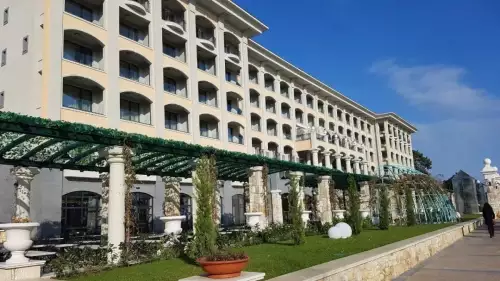 Хотел "Астор Гардън"