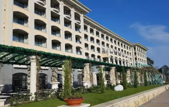 Хотел "Астор Гардън"